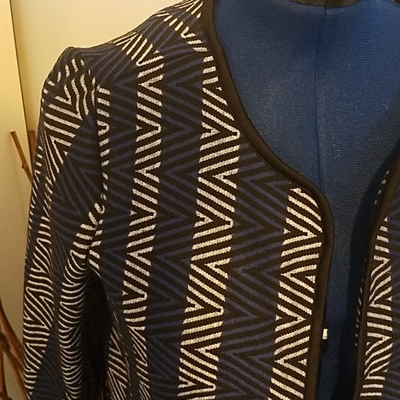 Light weight jacket - Picture 2 of 3